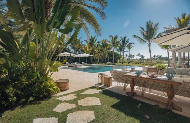 Luxurious Fully-staffed Villa With Amazing View in Exclusive Golf Beach Resort