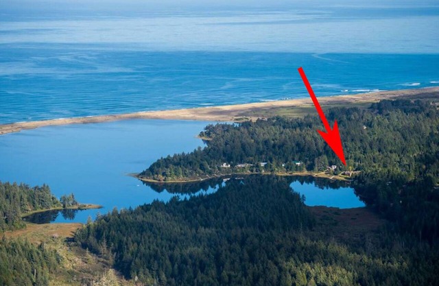 Amplia casa frente al lago con muelle, bañera de hidromasaje, mesa de billar ...