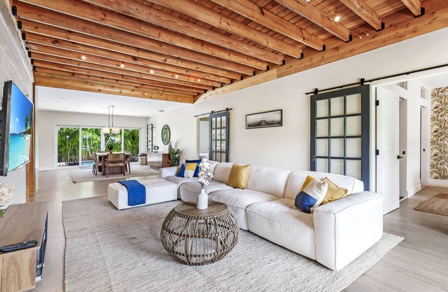 Luxurious, Modern 4BR / 3BA Surfside Villa W/Pool