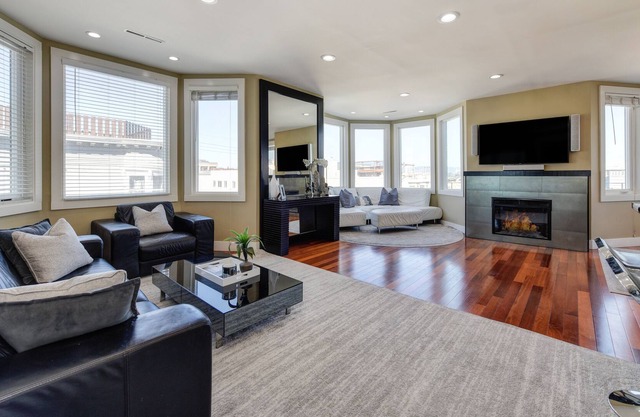 Luxurious & Modern Nob Hill Flat, Amazing Bay Views