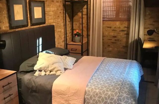 Luxurious Room Accommodation with living area for single person or a couple! 🌟