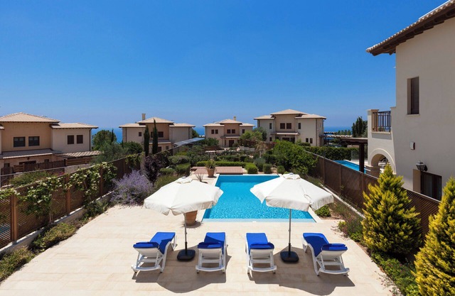 Luxurious Seaside Escape in Pure Serenity