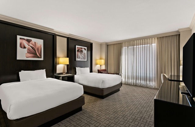 Luxurious Staycation Spot in the Heart of Baltimore! Indoor Pool, Pets Allowed!