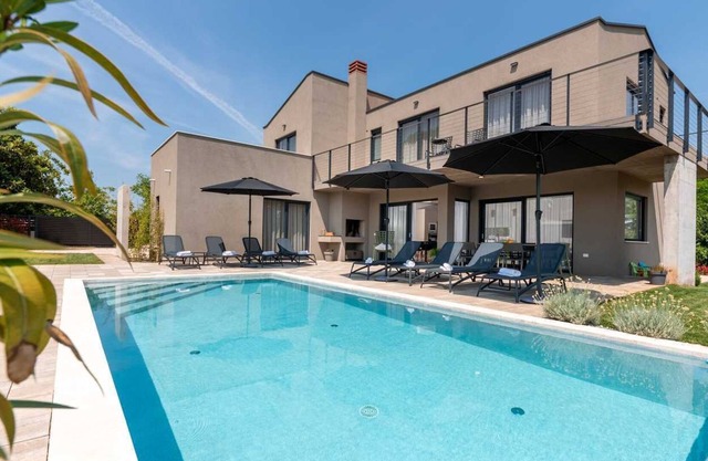 Luxurious Villa Perlin with swimming pool