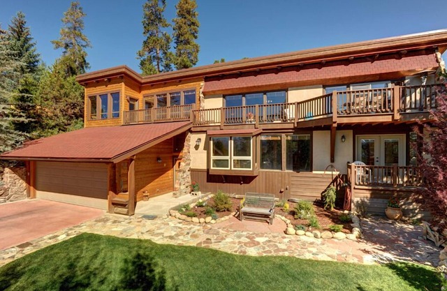 Lujosa casa rústica con vistas al lago, jacuzzi privado