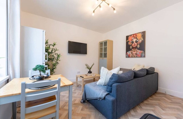 Luxury 1-Bed Near MCR Hospital