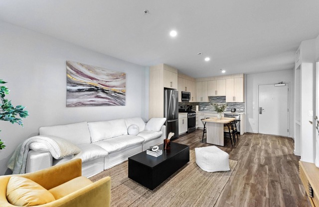 Luxury 1-Bedroom Centrally Located in West Hollywood/Melrose