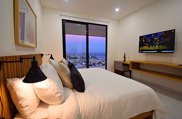 Luxury 2 Bed @Heart of Cabo OceanView Pedregal 802