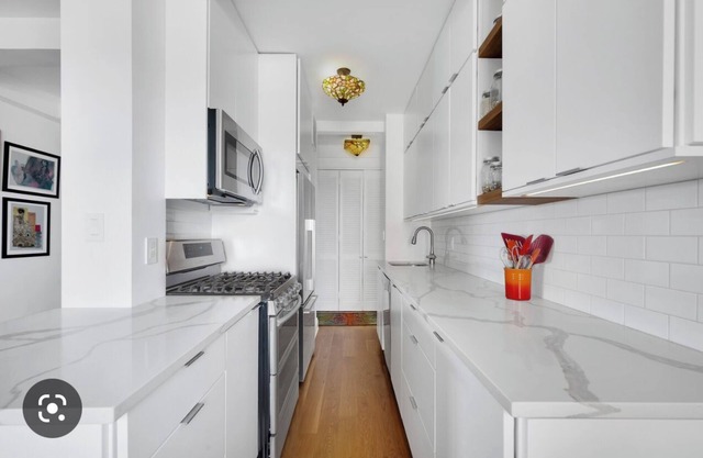 Luxury 24 hour doorman building in the heart of the UES❤️