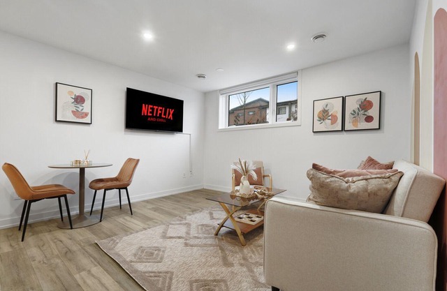Luxury 2BR/2BTH Suite | 5 Mins to The Falls | Stylish & Spacious | Sleeps 6