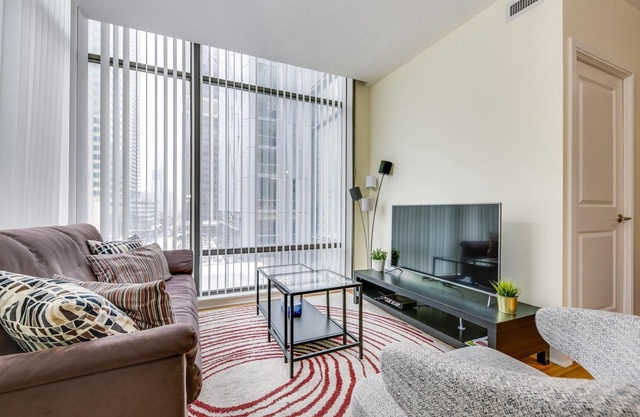 Condominio de lujo 2BR en Yorkville con estacionamiento!