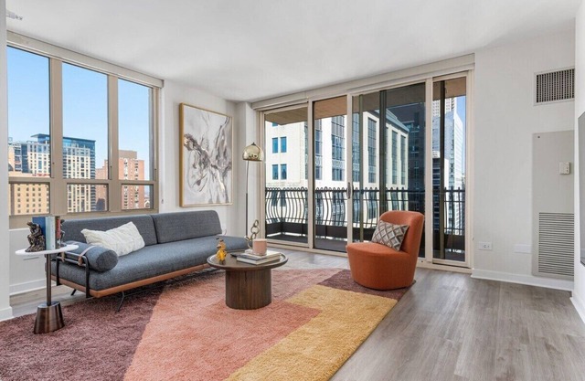 Michigan Ave 2BR: Balcony, Exclusive Access