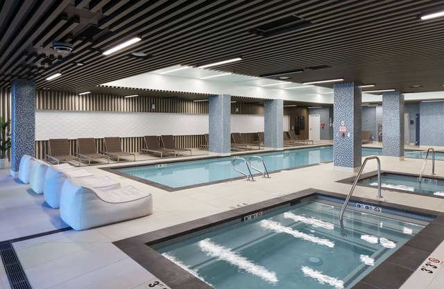 Luxury 2BR Suite w/ Pools, Fitness, Private Balcony & Gourmet Kitchen in Seattle