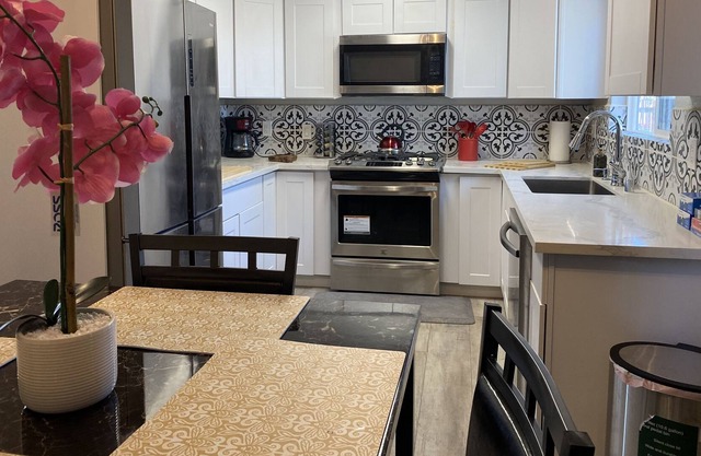Luxury 3 Bd 3 Ba House All New Interior Pets Welcome Free Parking