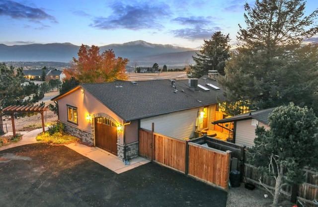 Luxury 3-bedroom getaway in the heart of CO Springs featuring breathtaking views