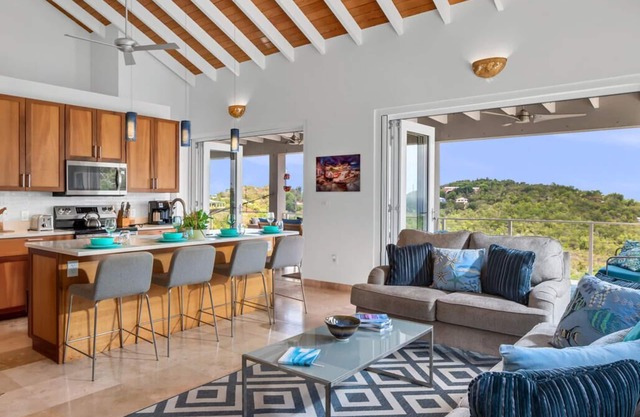 Luxury 3 Bedroom + Private Pool + Breathtaking Ocean Views + Concierge Services!