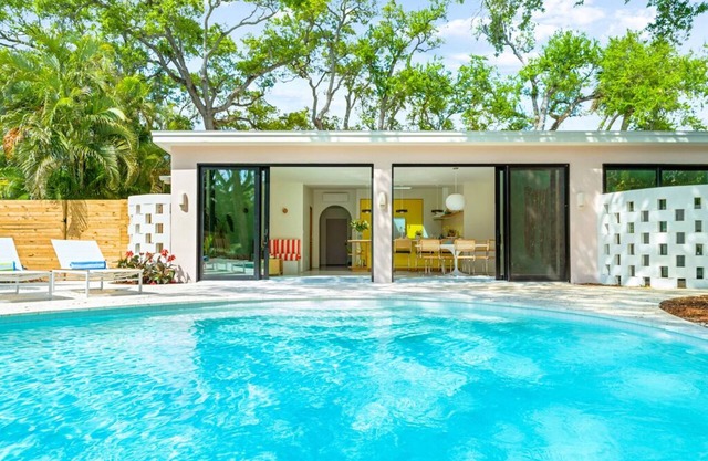 Mid-Century Designer Beach House w/ Modern Luxuries. Walk Everywhere!