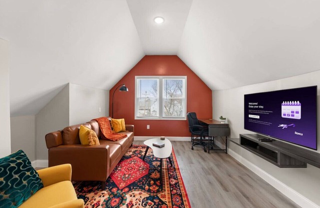 Luxury 3BR Apt Near Cleveland Clinic w/ Parking