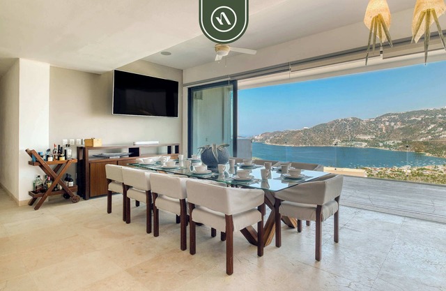 Luxury 4 BR Condo - Amazing Bay View - Pool