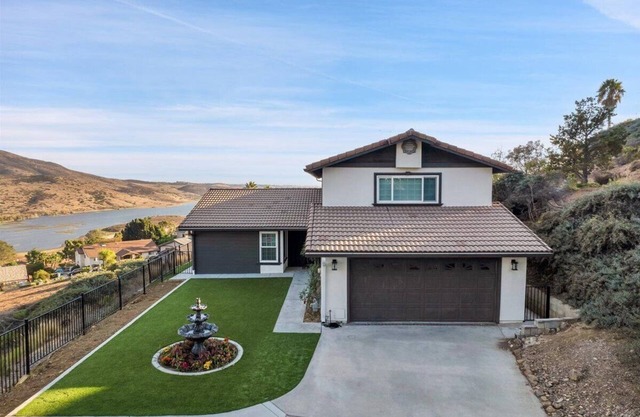 Luxury 4 BR w/ Serene Lake Views