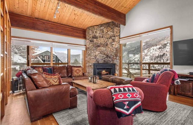 Luxury 4BR Mountain Retreat in Aspen