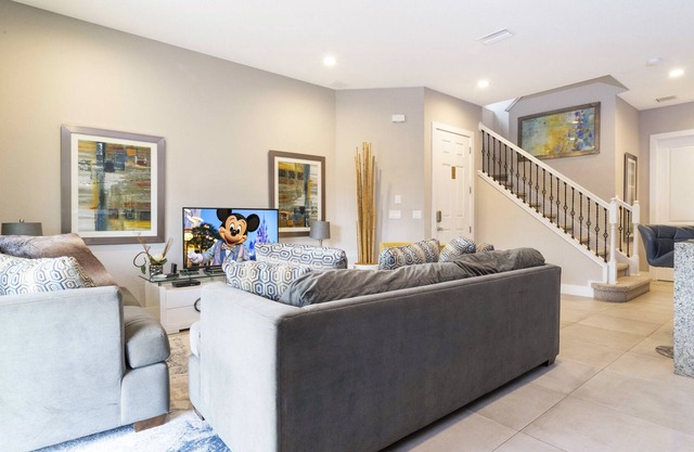 Luxury 5BR Family Mansion Private Hot Tub & BBQ!