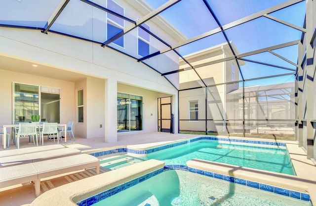 Luxury 6BR Home - Pool, Hot Tub, BBQ - Near Disney