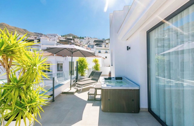 Apartamento de lujo en Cómpeta con vistas a la montaña, jardín y Wi-Fi