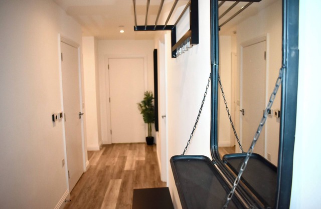 Luxury Apartment in London w/ Free Travel Included with Long term Bookings!