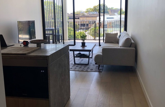Luxury apartment inner west. mins away from Sydney CBD