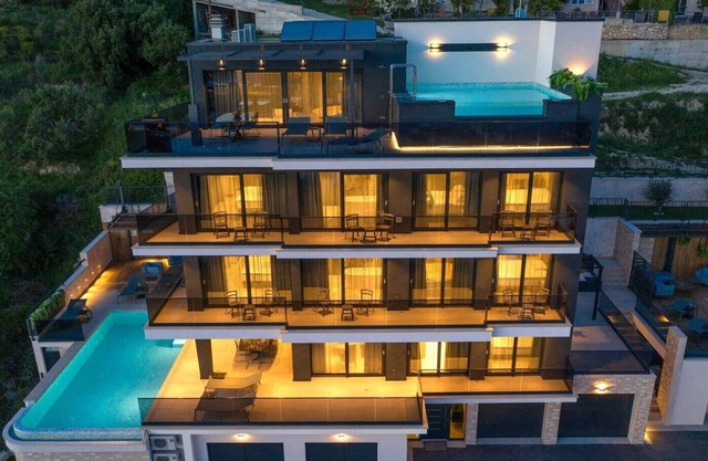 Apartamento de lujo Makarska Black Magic 1 con piscina, gimnasio, sauna y vista al mar