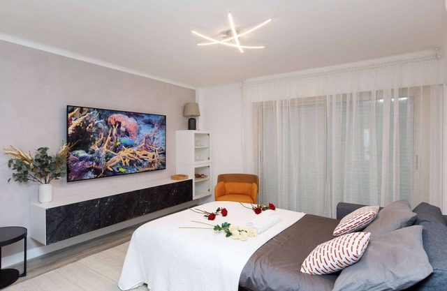 Luxury apartment next to the prestigious Martinez hotel on the Croisette beachfront
