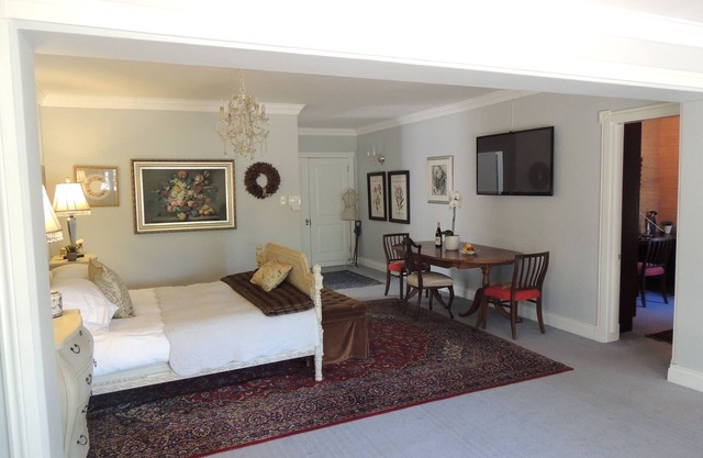 APARTAMENTO de lujo con entrada privada en un hermoso jardín indígena.