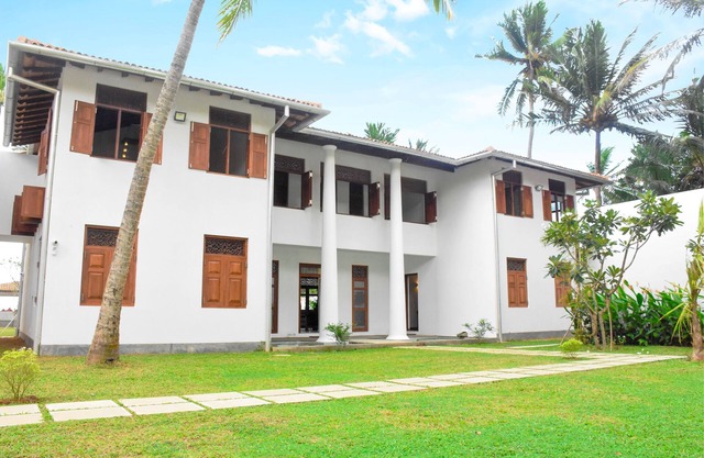 Nueva villa de lujo frente a la playa en Galle!