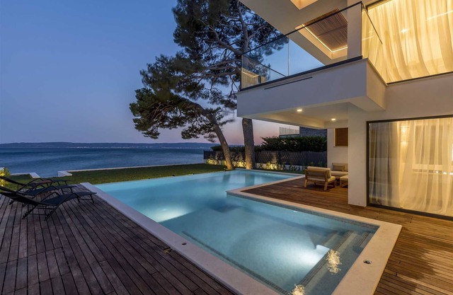 Villa de lujo frente al mar con piscina infinita