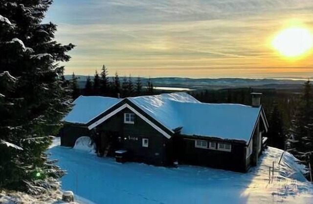 Sjusjøen, Luxury cabin with hot tub, ski-in/out