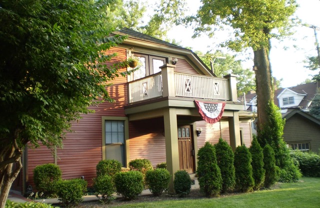 Asombrosos artesanos Carriage House Apt + estacionamiento en garaje - Área de Midtown Hyde Park