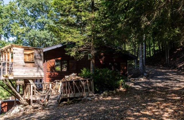 Chalet de lujo en el bosque con jacuzzi (y sauna de abril de 2023)