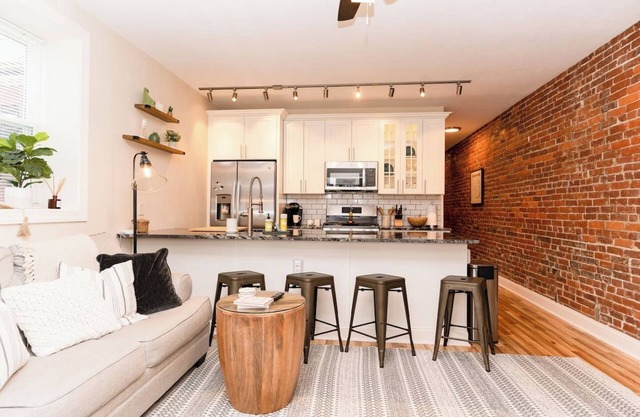 💎DIOR🆕Lux Condo⭐Near Shadyside Hospital KING 🛏️
