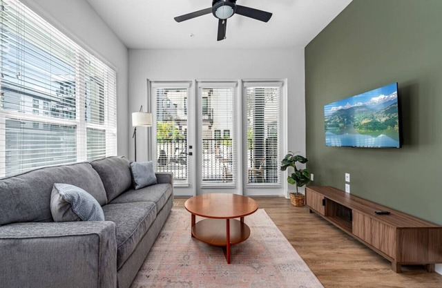 Luxury Condo! Sleep the Whole Family | Pool / Gym