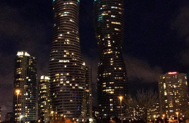 Luxury Condo Vacation Rental Missisauga/Toronto Book today your stay