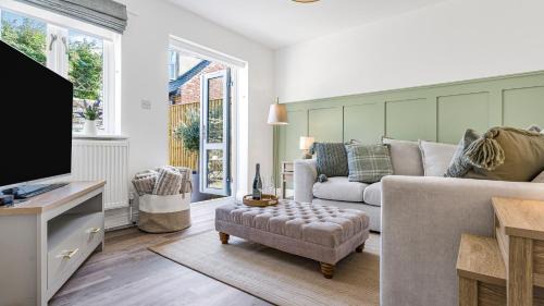 Luxury Cotswolds 2-bedroom cottage with garden