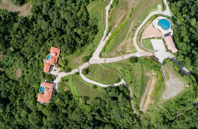 Luxury Hill top Villa, Amazing jungle and sunset views!