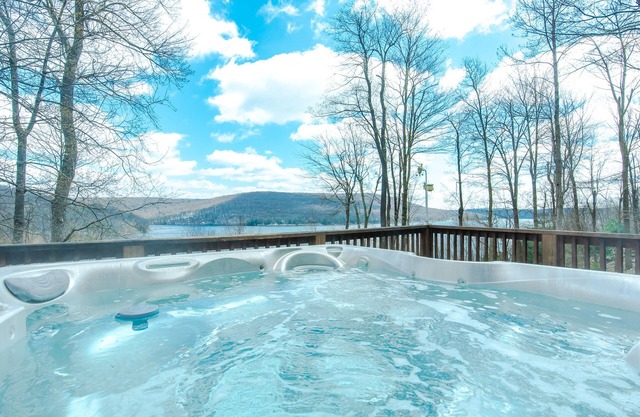 Eagle's Nest: casa con acceso al lago con toneladas de servicios comunitarios