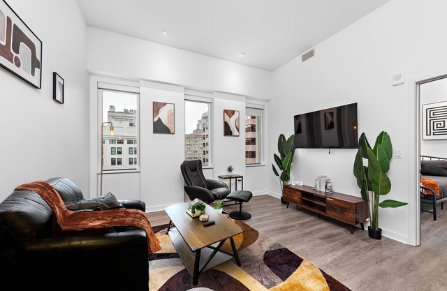 Luxury Downtown KC Condo w/ Free Parking, Gym, King Bed & Massage Chair