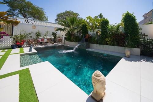 Luxury Escapes - Luxury Short-Term Stay 2BHK plus Maids room Villa