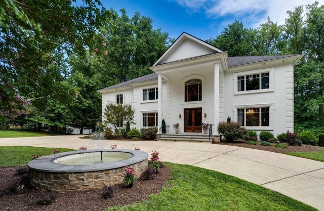 Luxury Estate House with all the comforts . Close to metro
