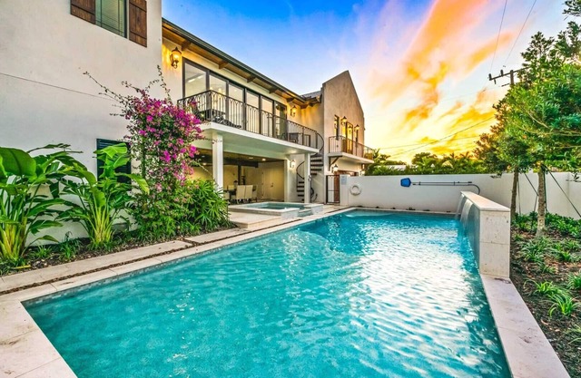 Caminar a St. Armand's Circle y la playa! Sleeps 16 - ¡Piscina privada y área de juego!
