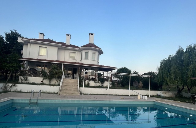 *LUXURY FARMHOUSE VILLA* w/ Olympic Pool