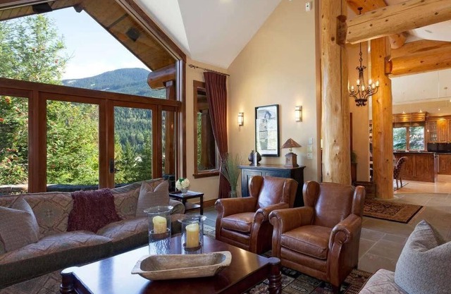Chalet de lujo de cinco habitaciones con vistas a Blackcomb Mountain & Whistler